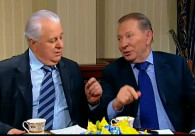 Кучма і Кравчук натякнули Януковичу, що відставка Азарова виведе країну з кризи