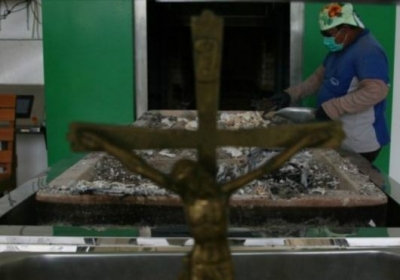 Ватикан запретил развеивать прах умерших после кремации
