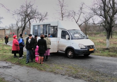 У Кривому Розі виборців на дільниці возять автобусами, - ВІДЕО