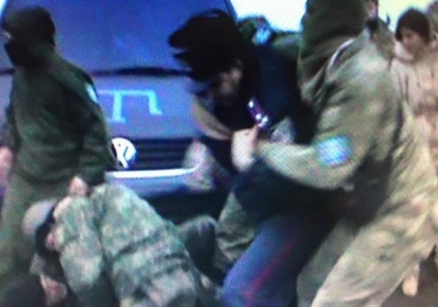 Обнародовано видео столкновений силовиков и крымских татар возле опор электропередачи