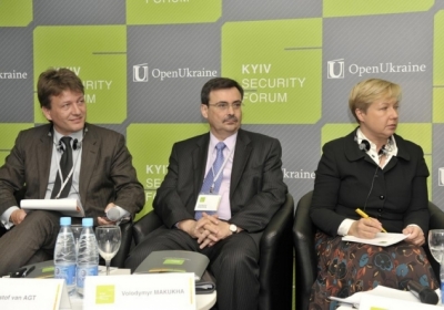 Володимир Макуха (в центрі). Фото: ksf.openukraine.org