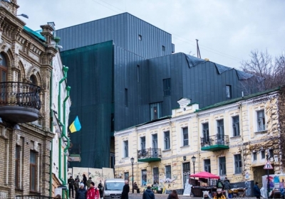 Киевляне возмущены новым зданием в историческом центре Киева, - ФОТО
