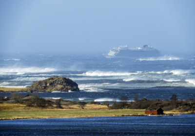 С норвежского лайнера, потерпевшего крушение у берегов Норвегии эвакуировали 300 пассажиров