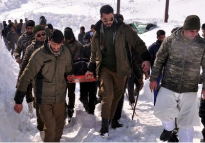 При сходе снежной лавины в Кашмире погибли 12 человек
