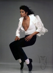 Посмертный альбом Майкла Джексона занял первую строчку британского чарта