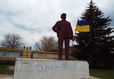 На оккупированной части Луганщины планируют демонтировать всю украинскую символику