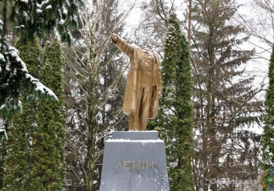 На Полтавщині ще один Ленін залишився без голови 