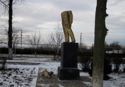 Міліція переконує, що пам'ятник Леніну на Одещині впав сам