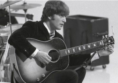 Джон Леннон з гітарою Gibson Фото: Rolling Stone