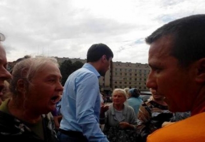 Жители Славянска прогнали Левченко с посоветовали ему ехать в Ростов, - фото