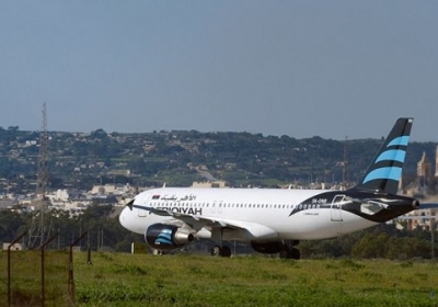 Похитители ливийского самолета согласились отпустить пассажиров
