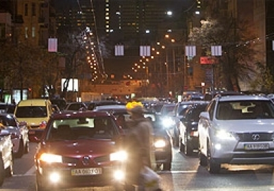 В Киеве установили LED-фонари, - фото