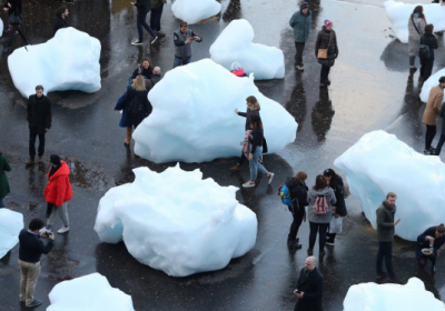 У Лондоні встановили 24 глиби льоду, що тануть
