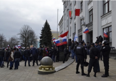 Губернатор Луганщины закрыл и опечатал здание ОГА