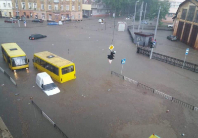 Во Львове в результате непогоды подтоплены улицы, - ФОТО