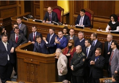 Ляшко заблокував трибуну Ради, вимагаючи відставки керівників комітетів, які голосували за 