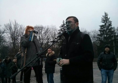 На харьковском Евромайдане Луценко облили зеленкой (фото)