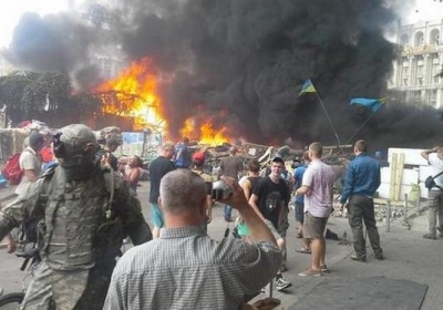 На Майдане снова горят шины и баррикады, - фото