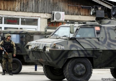 Полиция Македонии второй день пытается обезвредить группу боевиков в городе Куманово