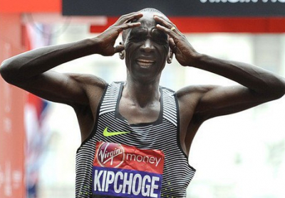 Кениец Элиуд Кипчоґе установил новый мировой рекорд в марафоне