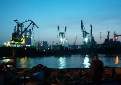 У Маріуполі чоловік вночі перевзувався і ходив по порту, щоб дискредитувати українських військових