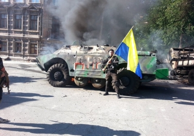 Українські військові знищили два танки і три БТР терористів