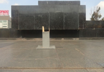 В Мариуполе сломали крест, который установили после сноса статуи Ленина