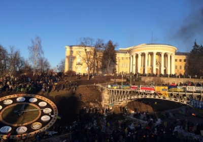Силовики захопили Жовтневий палац, - фото