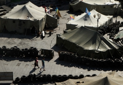 На Майдане начали собирать палатки. За ночь свернули аж одну, - фото