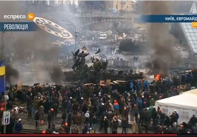 За ночь Евромайдан пополнил продовольственные запасы, возвел новые баррикады и усилил границы из шин