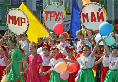 Вятрович предлагает отменить майские выходные для украинцев