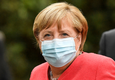 Меркель сделали первую прививку препаратом AstraZeneca от COVID-19