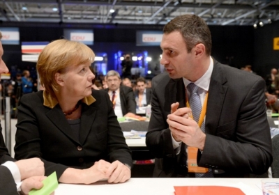 Кличко попросил Меркель заблокировать счета окружения Януковича 