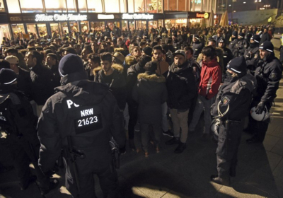У німецькому Кельні поліція провела масові затримання біженців