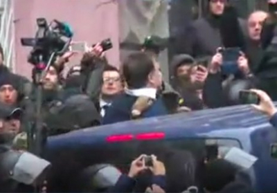 Спецназовцы задержали Саакашвили: полиция оттеснила его сторонников - ВИДЕО