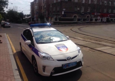 Міліція Донецька патрулює вулиці міста на новеньких автомобілях із символікою терористів