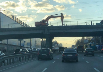 Шулявский мост: Движение на проспекте ограничили в сутки