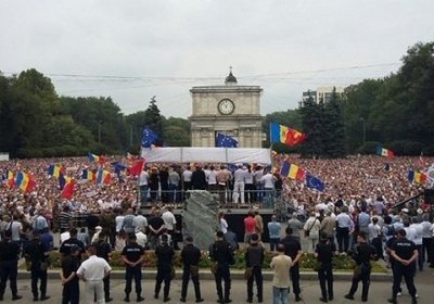 В Кишиневе десятки тысяч людей вышли на антиправительственный митинг, - обновлено