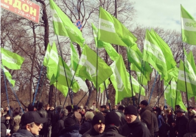 Яценюк привів на мітинг людей під своїми прапорами. Готує запасний аеродром? - депутат від УДАРу