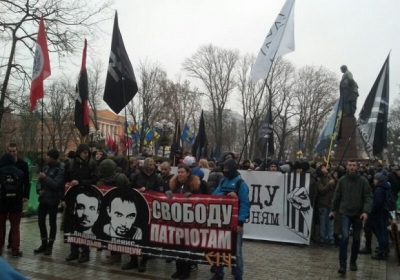 В Киеве проходит марш в поддержку Медведько и Полищука