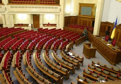 З нагоди річниці інавгурації Януковича опозиція роздала депутатам листівки
