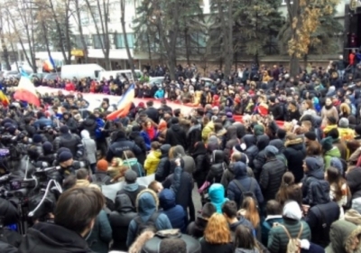 В Молдове люди протестуют против результатов президентских выборов