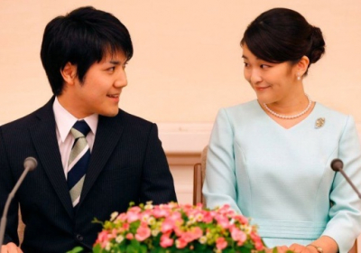 Японская принцесса вышла замуж и лишилась своего королевского статуса.