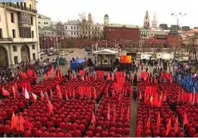 15 тыс. красных митингующих выступили в Москве против фашизма в Крыму