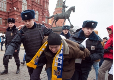 В России митинговали за и против войны с Украиной
