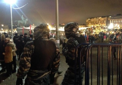 Анонсовану на завтра акцію в підтримку Навального вже чекають поліцейські з автозаками, - фото