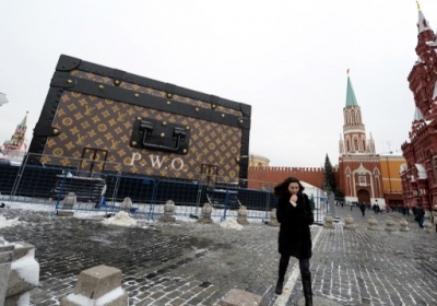Путіна обурює павільйон у вигляді валізи Louis Vuitton на Червоній площі