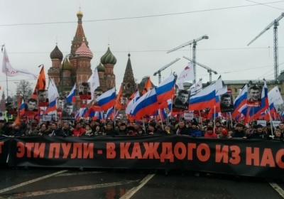 Украинцы - братья, фашисты в Кремле: в России продолжается марш памяти Немцова и в поддержку Савченко