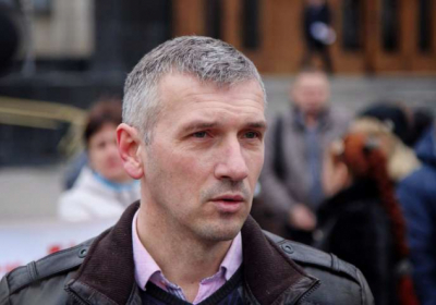 Раненый в Одессе активист Михайлик начал ходить