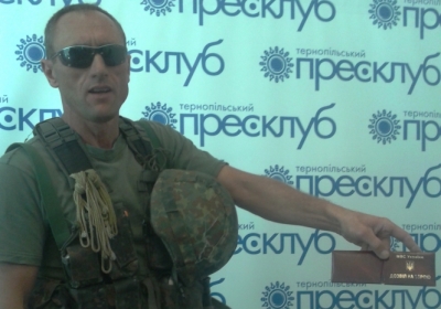 Работники транспортной милиции Павлограда вывели бойца АТО на перрон в одних трусах